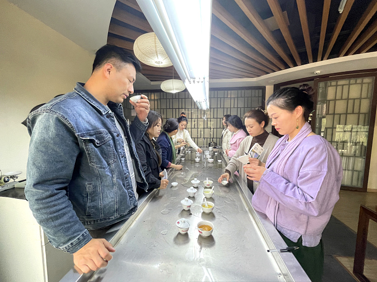 力夫科技有限公司-国家标准茶叶审评台专业生产厂家(15年)